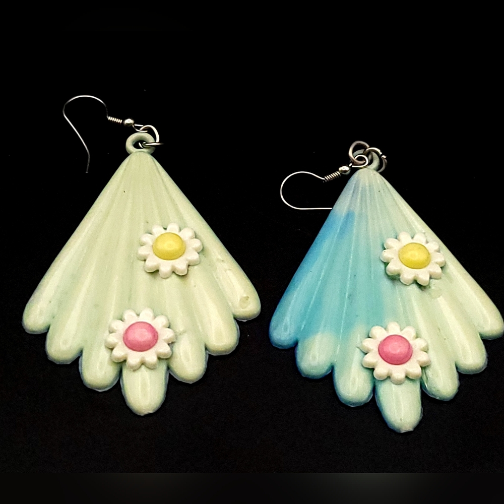 One-of-a-Kind Vintage Earrings | Ombre Pastel Yellow Pink Teal Fan with Daisies